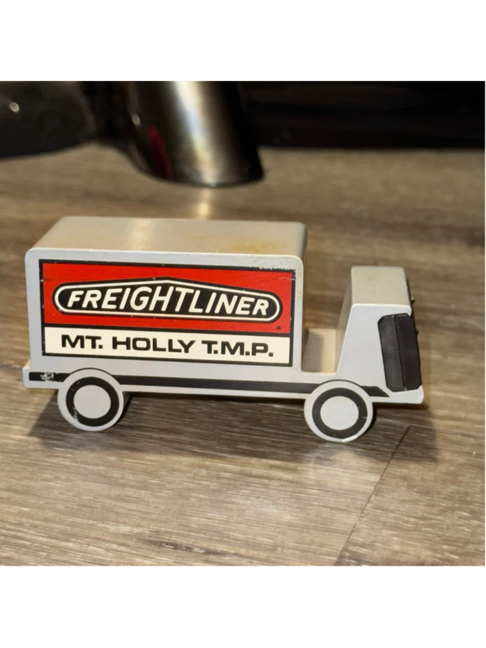 Freightliner Novelty Truck Quartz Desk Clock Paper Weight